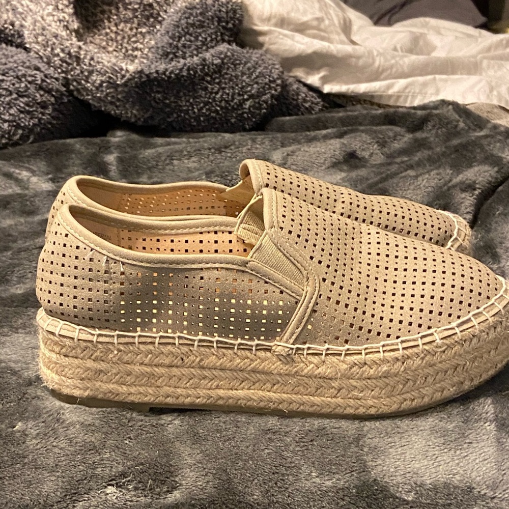 Women’s shoes